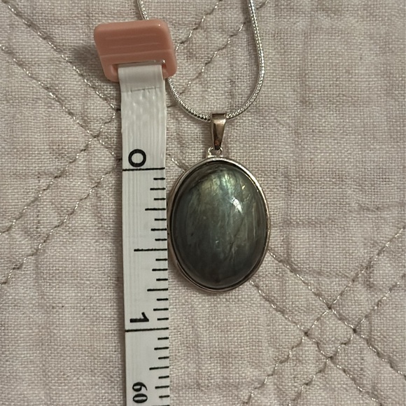 Labradorite Pendant and Stretch Bracelet Set - Picture 7 of 7